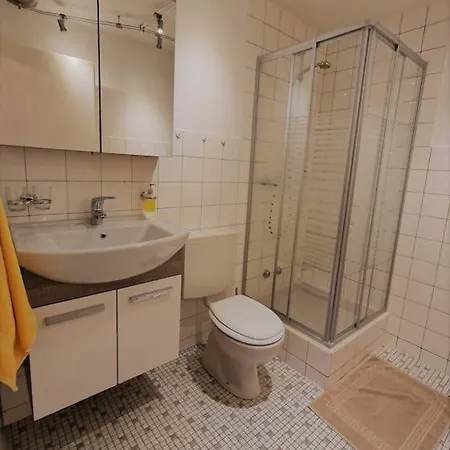 Familienfreundliche 42m2 Mit Gratis Parking Und Wifi Nahe Sportaren Und Torrentbahn Appartement *